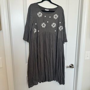 Piper & Scoot Gray Flowy Midi Dress with Floral Embroidery Size L